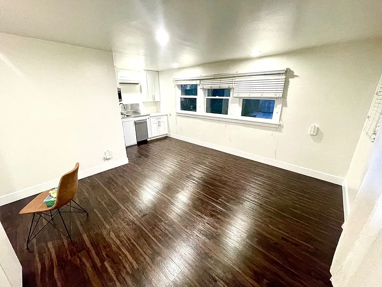 203 S Melrose St — Photo 2