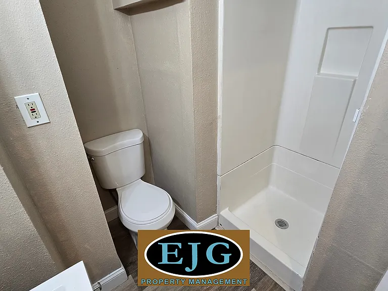 504 Main St #1 — Photo 32