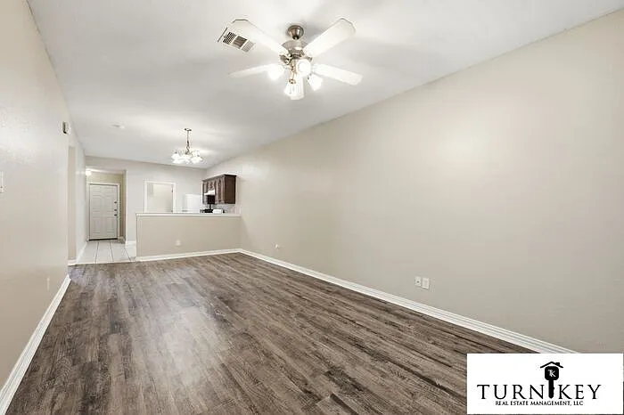 3 bed, 2.0 bath, 1151 sqft, $1,350 — Photo 3