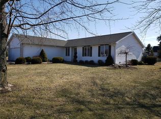 6230 E Crescent Ct, Churubusco, IN 46723