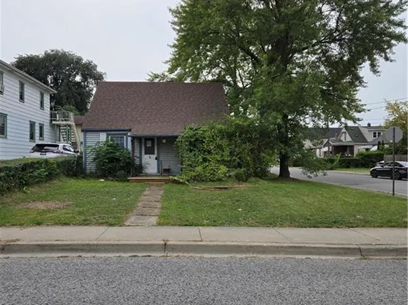 5406 McRae St, Niagara Falls, ON L2E 1R4