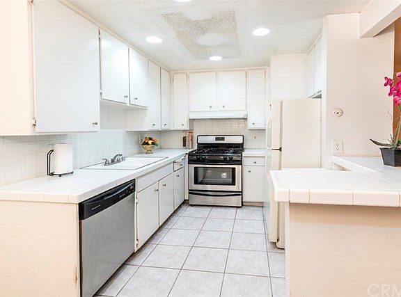 3rd image of 1101 W Macarthur Blvd Unit 178