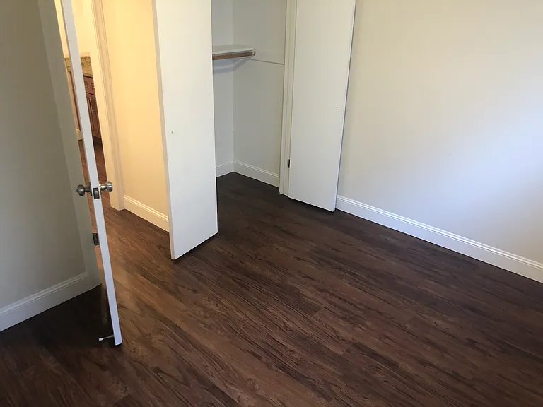 Claremont Park Apartments — Photo 23