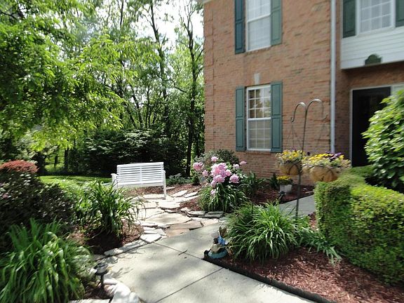 2nd image of 924 Quaint Ct