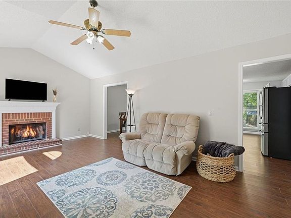 5th image of 3513 Robin Ln
