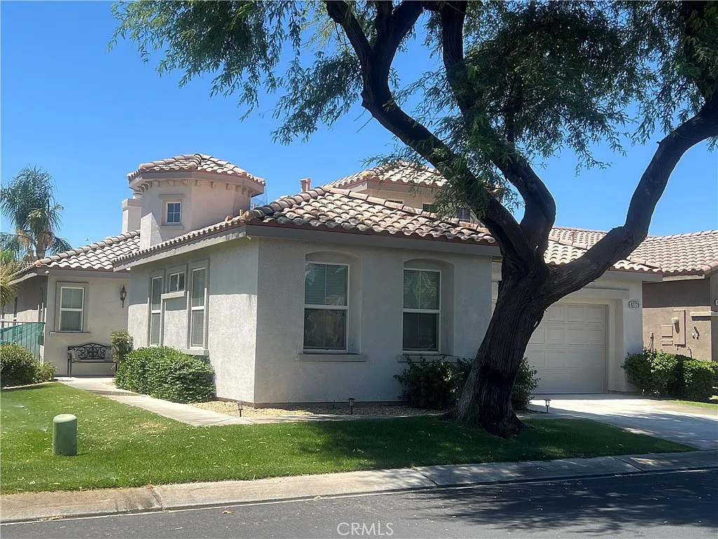4 bed, 2.5 bath, 1947 sqft, $3,600 — Photo 1