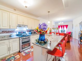 8735 124th St, Richmond Hill, NY 11418