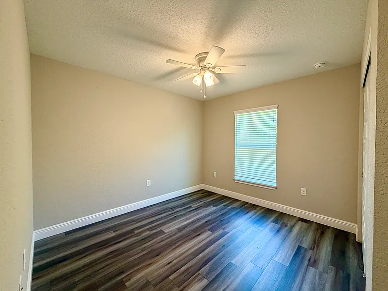 210 Oak Ln — Photo 24