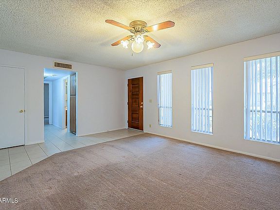 5th image of 909 S Roslyn Pl