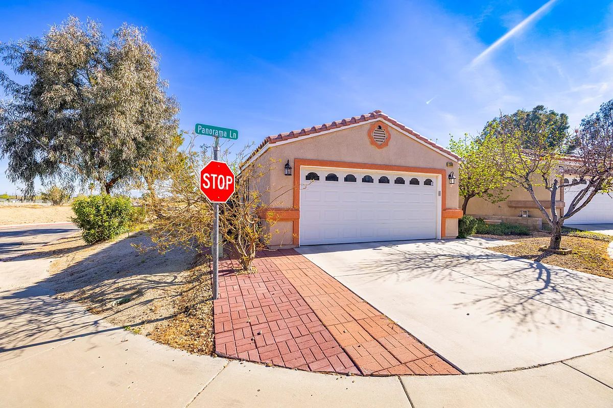 Building Photo - 2300 Panorama Ln