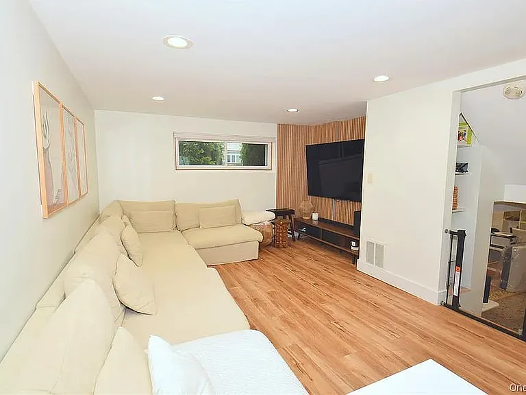 51 Whitman Ave — Photo 13