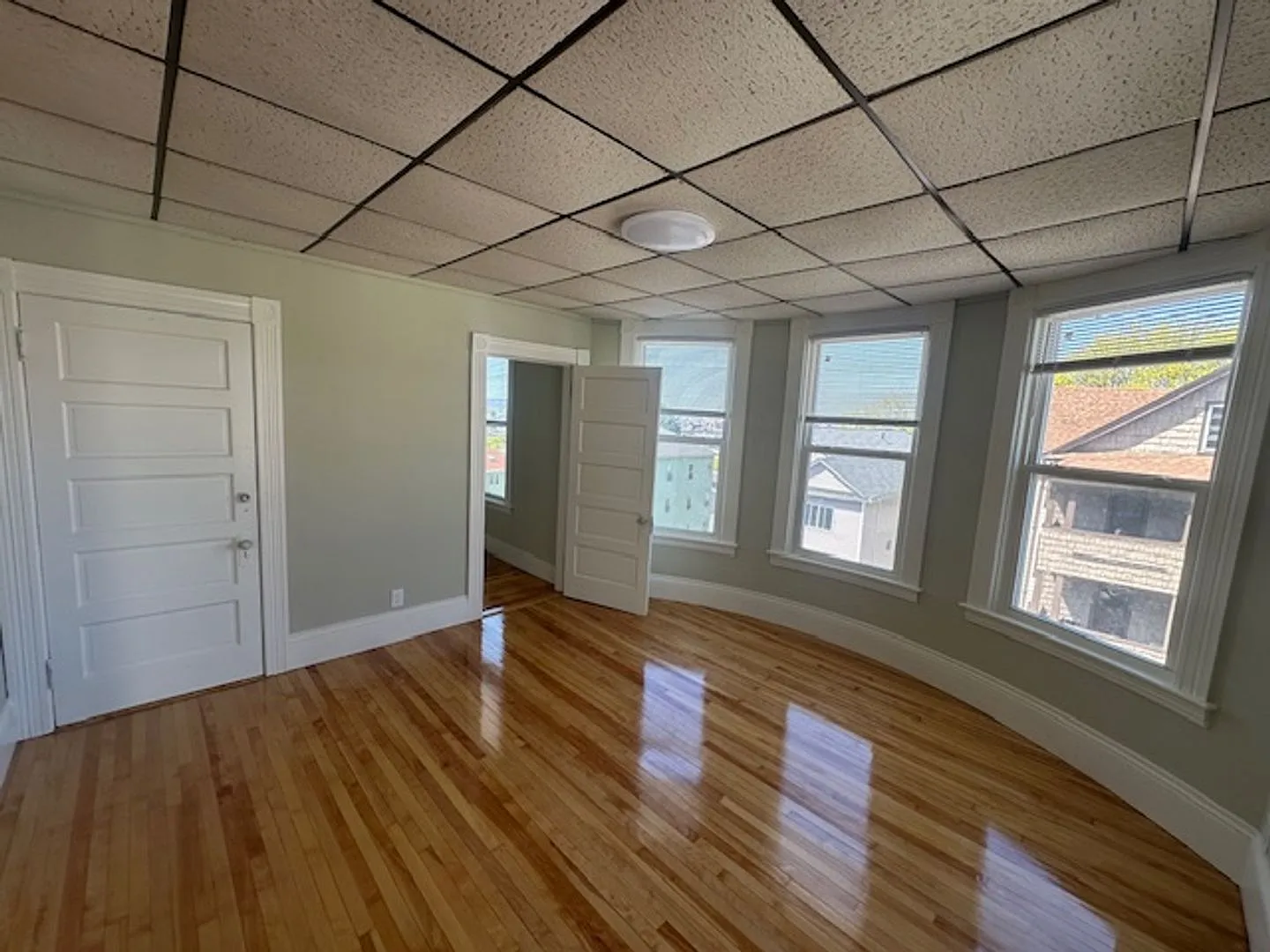 4 Hillside Street — Photo 2