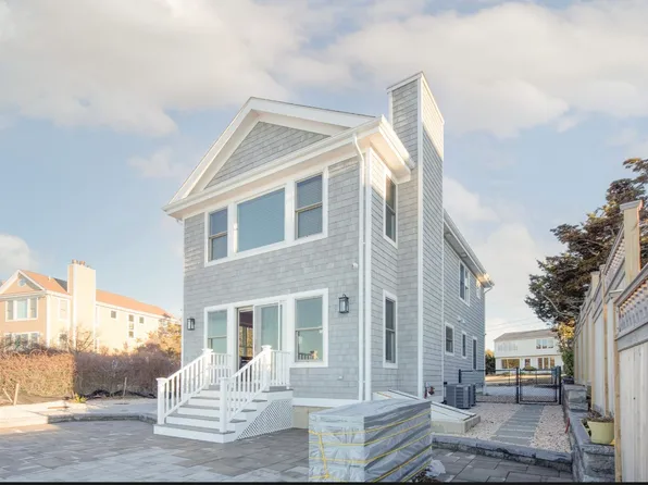 15A Oakhurst Rd, Hampton Bays, NY 11946