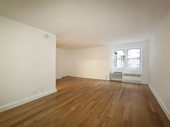 77 W 15th St #320, New York, NY 10011