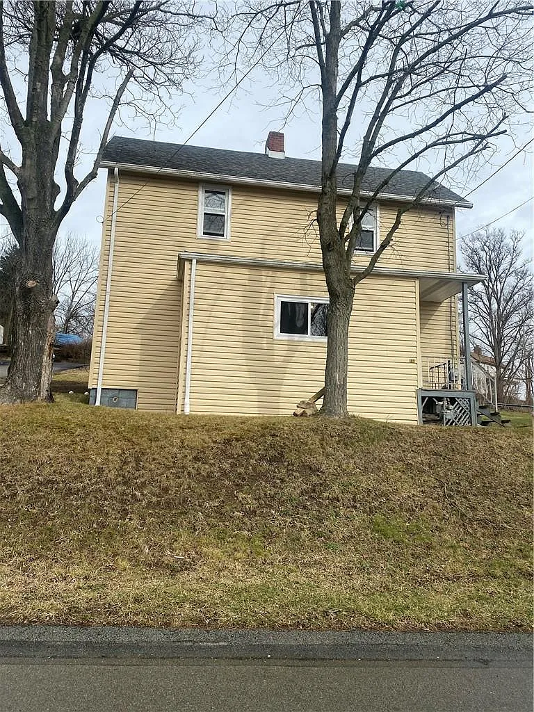 260 Cherry Ave photo 1