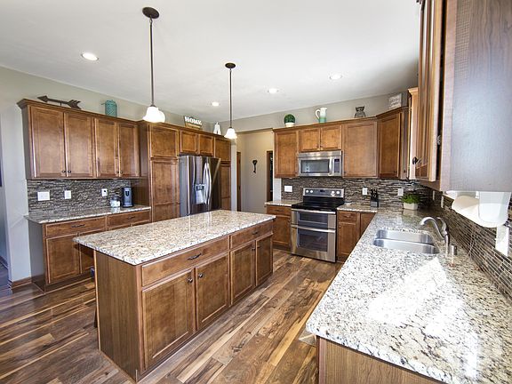 4th image of 649 Stoecker Farm Ave