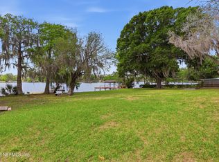 125 TWIN LAKE GROVE Drive, Interlachen, FL 32148