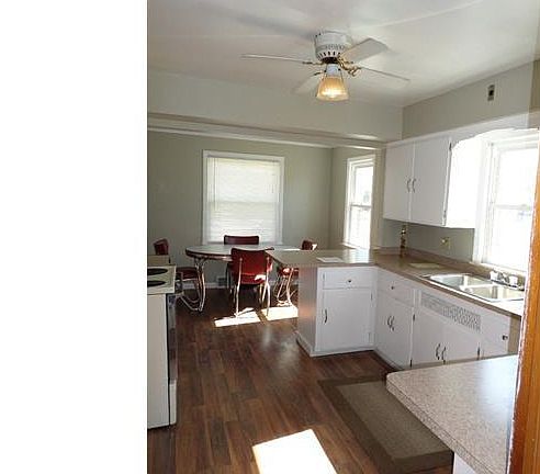 3rd image of 21171 Lake Shore Blvd
