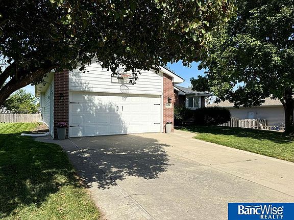 3rd image of 7930 Creek View Dr