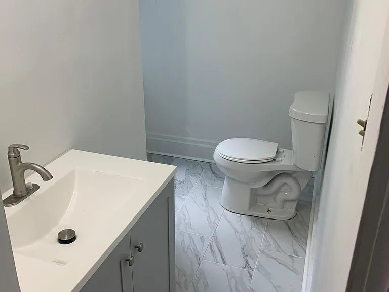 1231 Dickson St — Photo 5