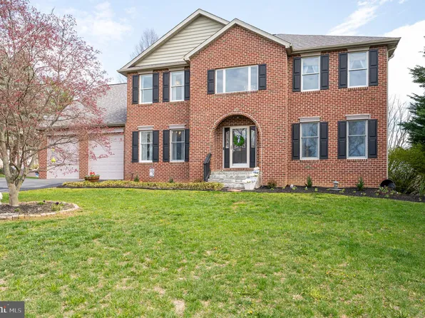 23 Saint Andrews Dr, Charles Town, WV 25414