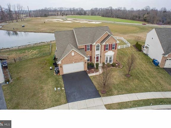 3rd image of 142 Tweedsmere Dr