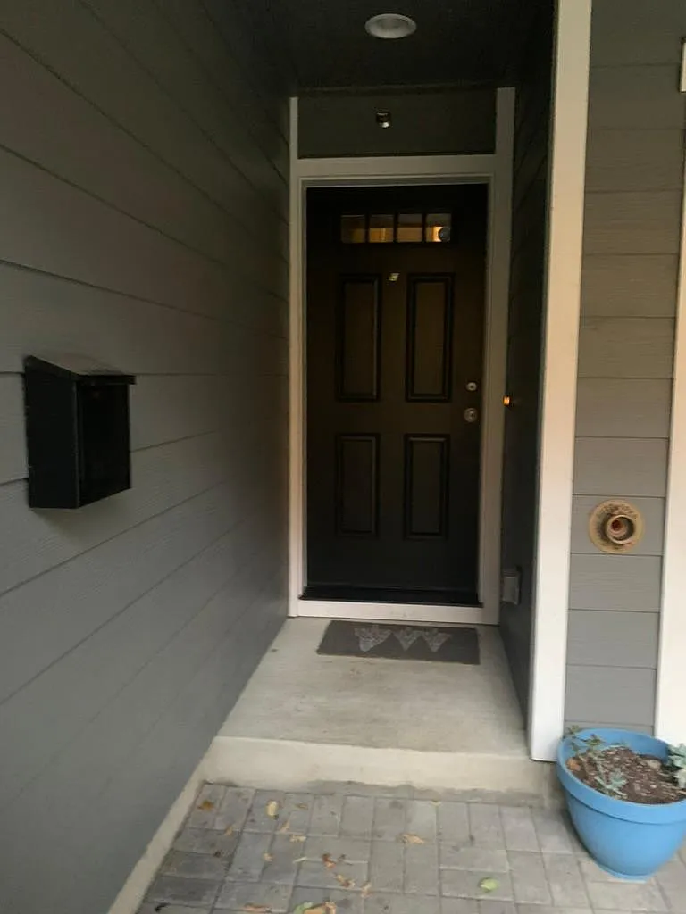 3 bed, 1350 sqft, $3,600 — Photo 2