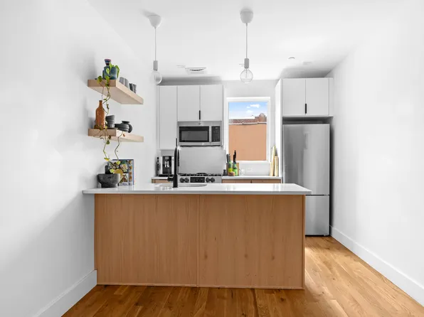 68 Woodruff Avenue 4B image 3 of 6