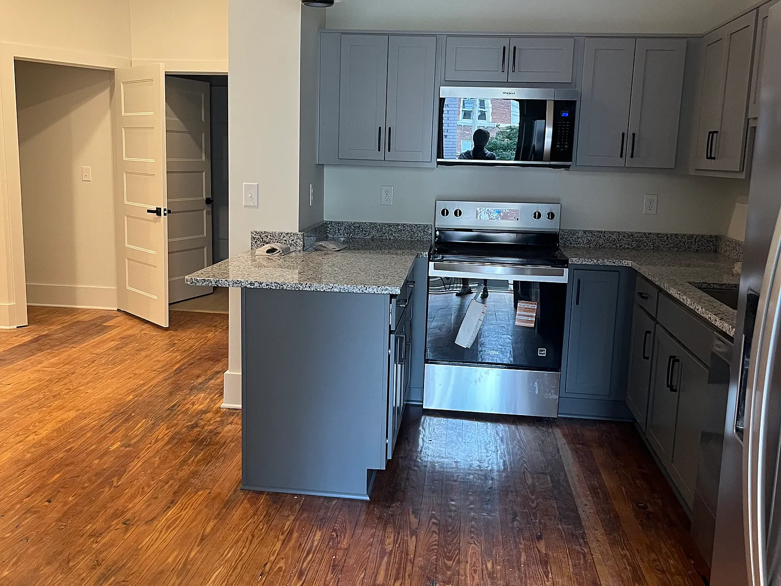 2 bed, 1000 sqft, $1,450 — Photo 2