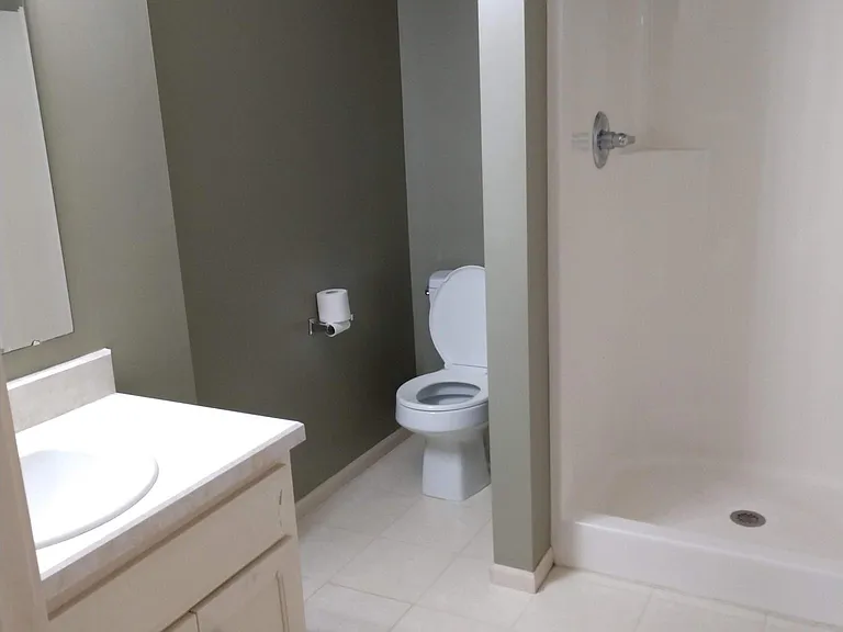 1921 Beechmont Dr — Photo 15