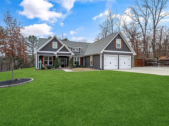 3rd image of 4 Ford Ln