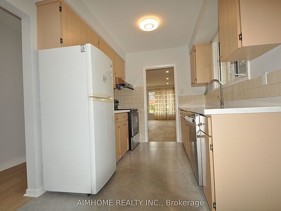 4th image of 14 Dukinfield Cres #2