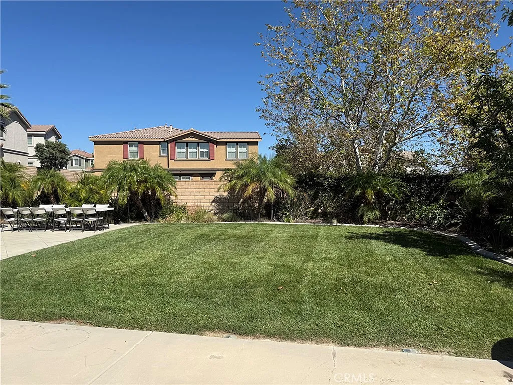 2 bed, 2470 sqft, $4,200 — Photo 2