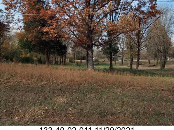 211 Stiles Rd, Paducah, KY 42003