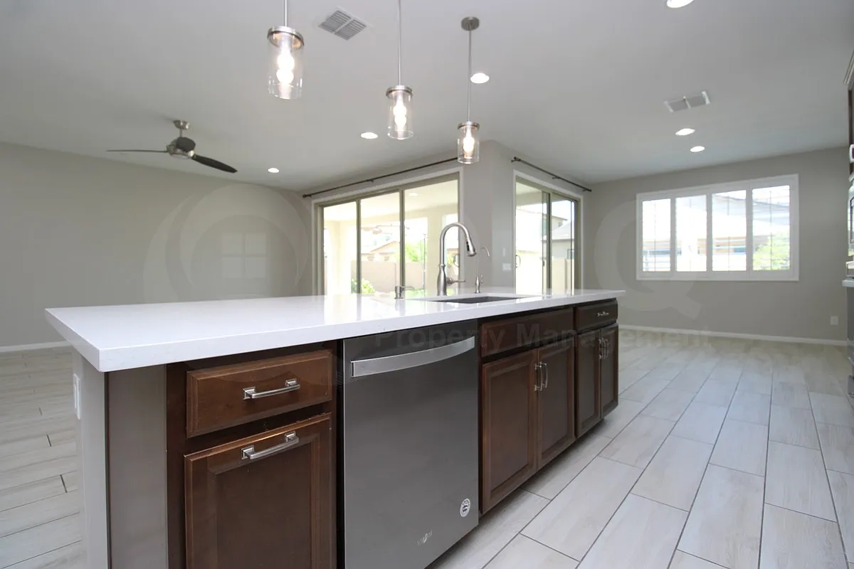4 bed, 3.0 bath, 2904 sqft, $3,099 — Photo 3