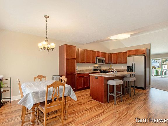 5th image of 651 Oriole Ct #41
