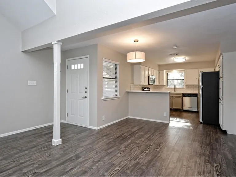 6102 Hill Forest Dr — Photo 7