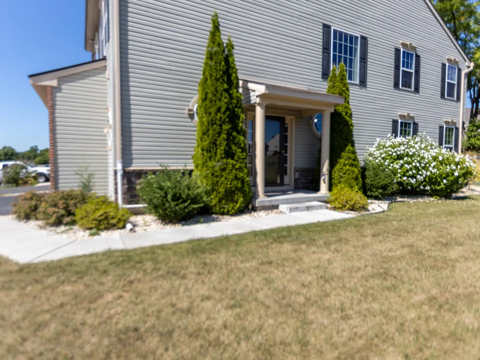 3 bed, 2075 sqft, $3,100 — Photo 3