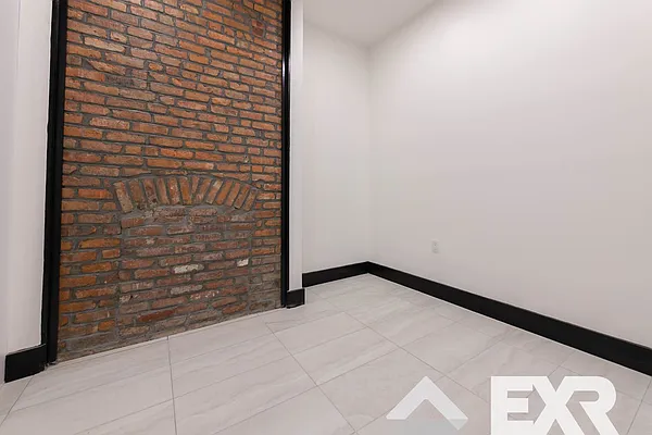 Rented by EXR | media 7