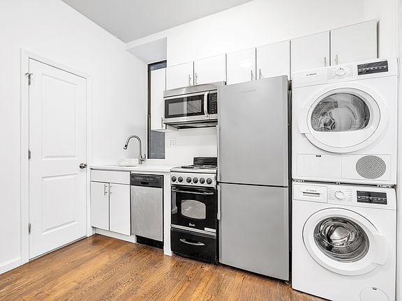 5th image of 252 Broome St APT 1