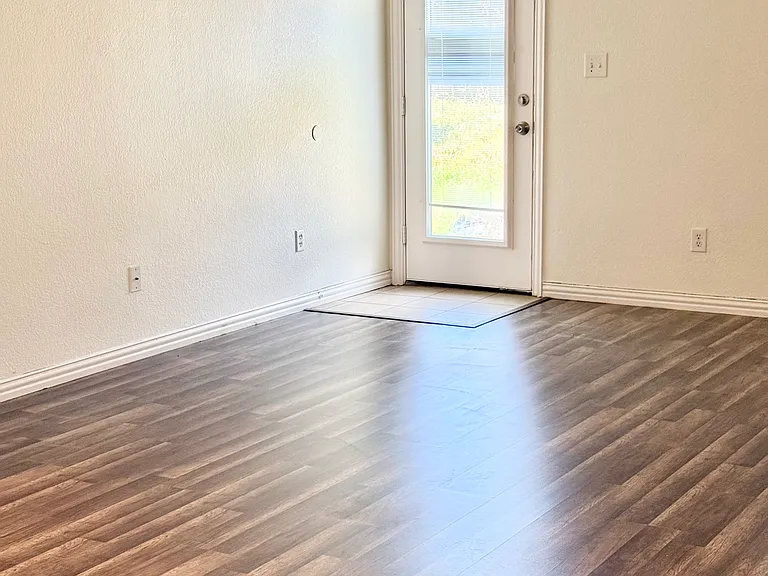 706 Creekview Dr — Photo 15