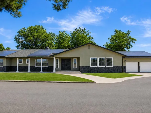 10606 Pioneer Ave, Oakdale, CA 95361
