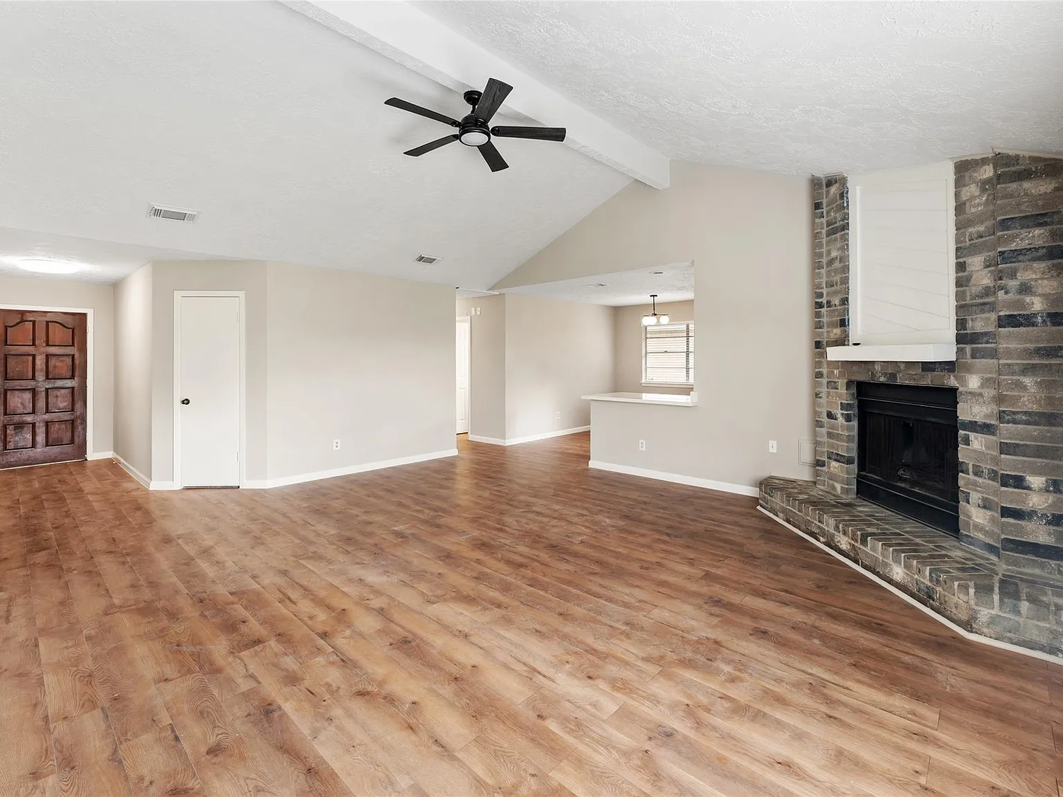 3 bed, 2.0 bath, 1420 sqft, $1,950 — Photo 1