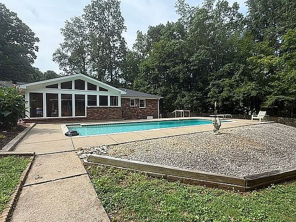 4th image of 114 Lee Rd