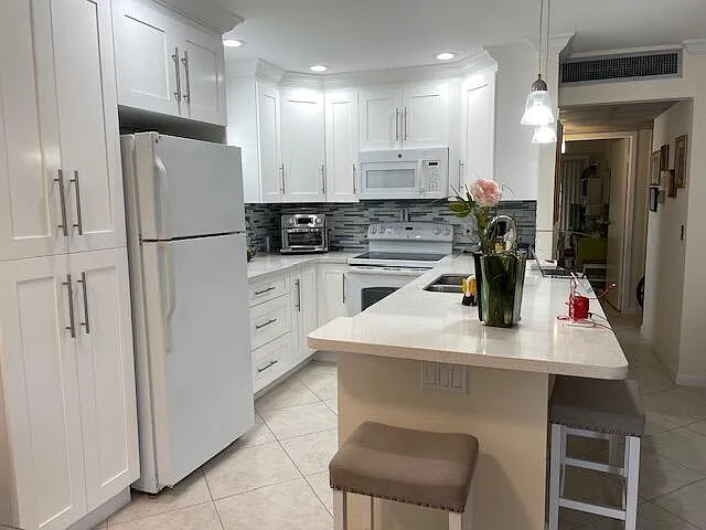 Building Photo - 148 Waterford J #148-G