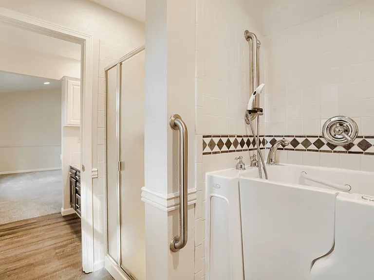 7718 S Cove Cir — Photo 18