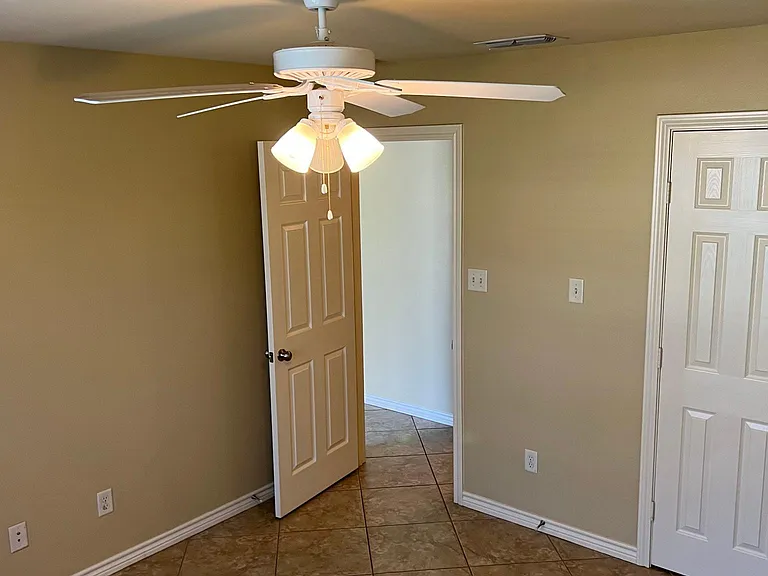 1127 E Dawson St — Photo 16