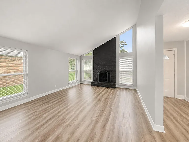 17734 Seven Pines Dr — Photo 4