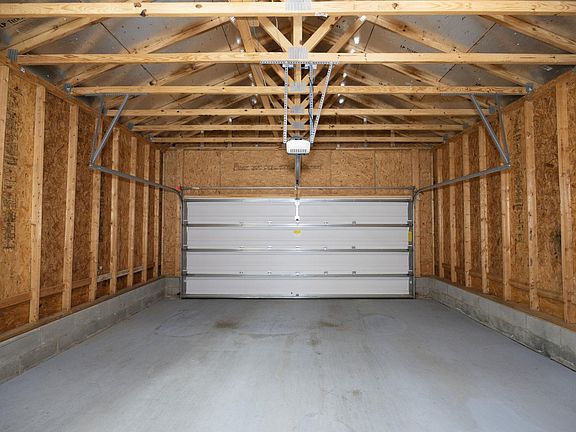 5th image of 428 Claremont Dr