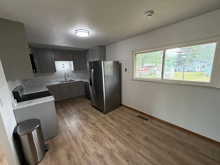 1818 Grandview Dr — Photo 4